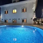 Silver Coast Pool & Villa *