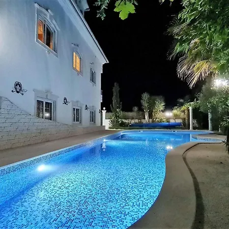 Silver Coast Pool&resort * Arnal